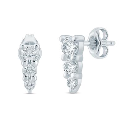 Diamond Graduated Stud Earrings in 10K White Gold (1/4 ct. tw.)