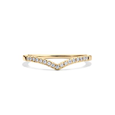 Chevron Wedding Band with Pavé Diamonds in 10K Yellow Gold (1/10 ct. tw.)