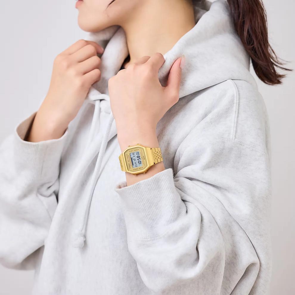 Vintage Watch in Gold-Tone Ion Plated Stainless Steel – Image 3 of 3