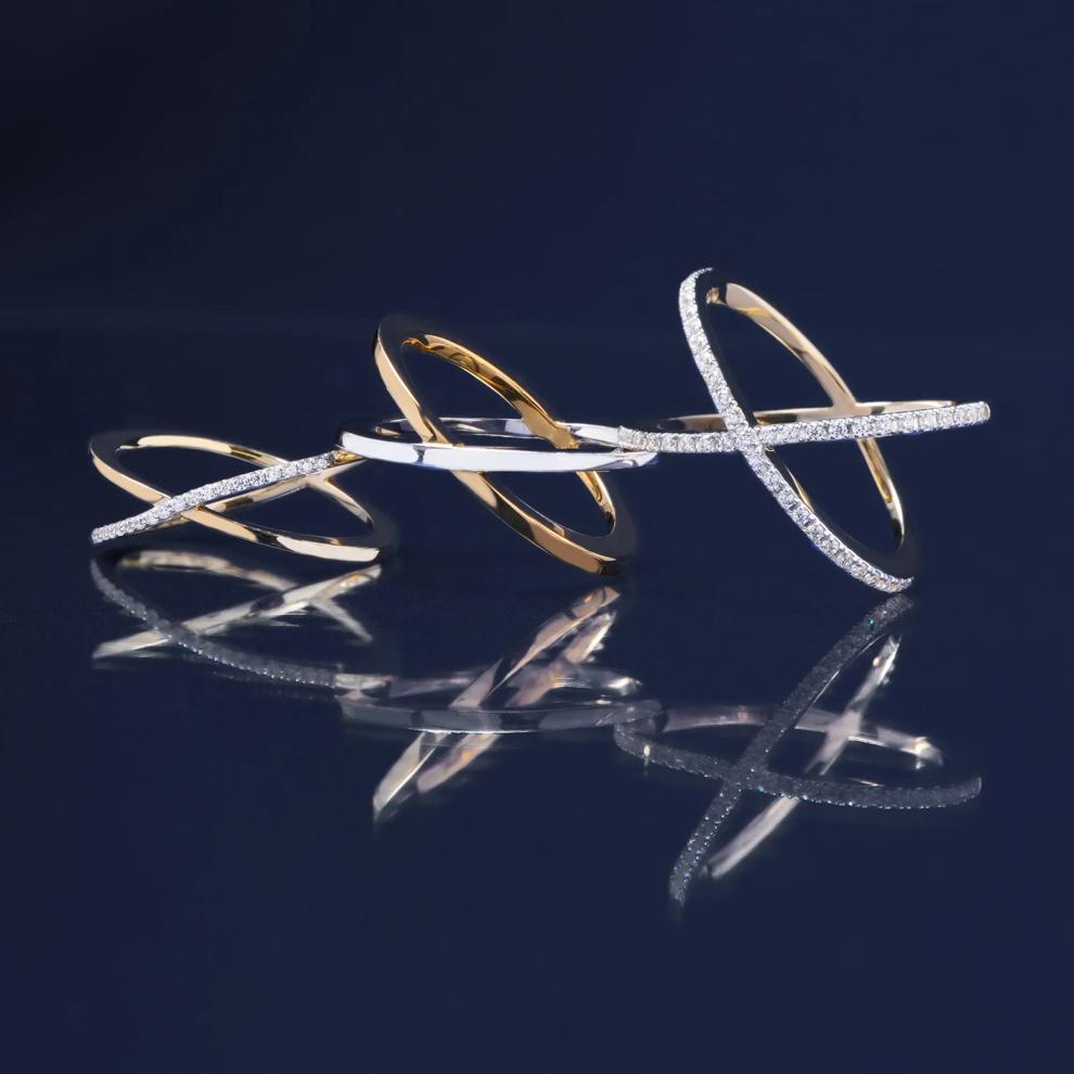 Diamond Crossover Ring in 14K Yellow Gold (1/4 ct. tw.) – Image 6 of 6