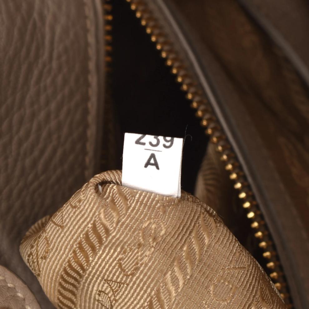 Pre-Owned Prada Vitello Convertible Front Pocket Tote – Image 7 of 8