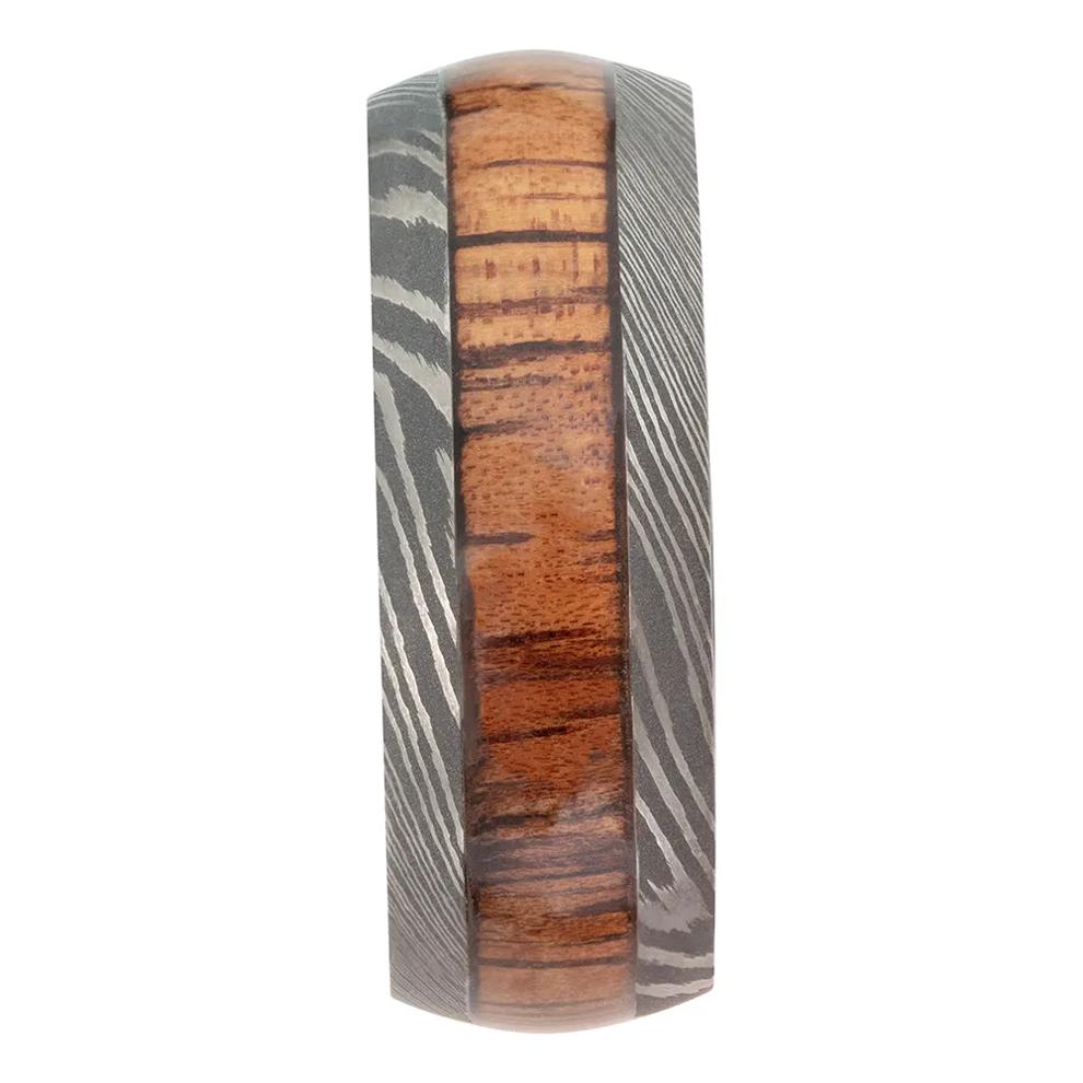 Men&rsquo;s Wood Inlay Wedding Band in Damascus Steel – Image 3 of 4