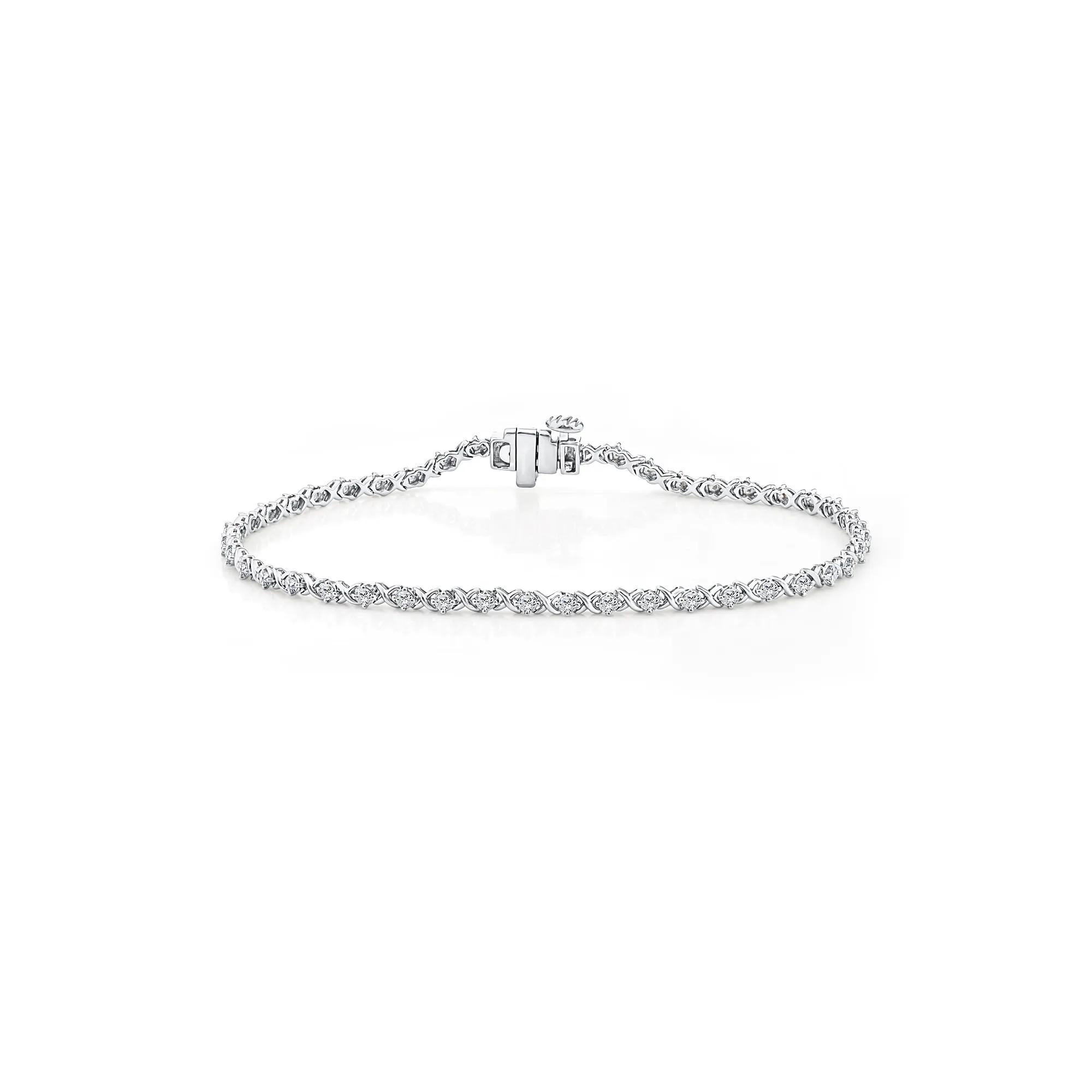 Lab Grown Diamond XO Chain Link Bracelet in 10K Gold, 7