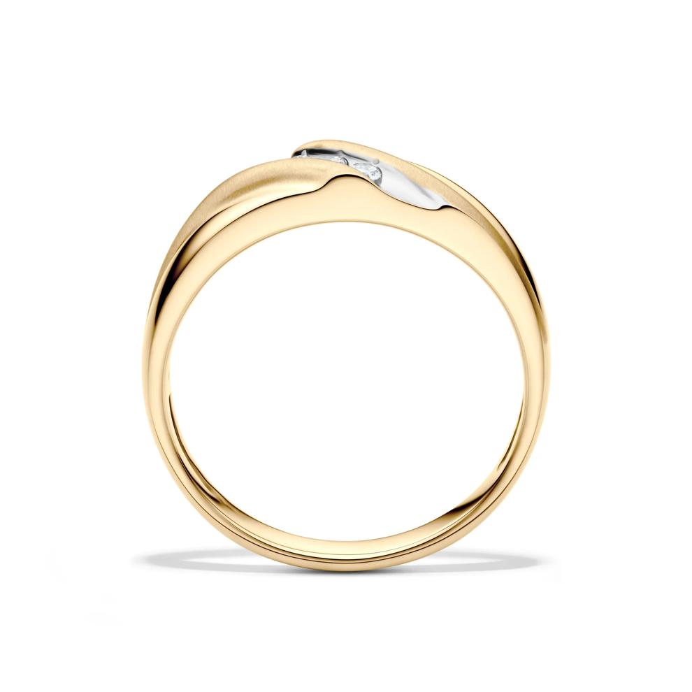 Men&rsquo;s Wedding Band with Three Diamonds in 10K Yellow Gold (1/10 ct. tw.) – Image 2 of 4