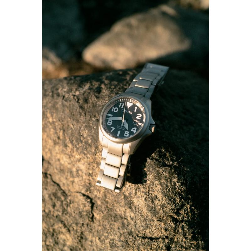 Men&#39;s Garrison Watch in Titanium, 42MM – Image 5 of 5