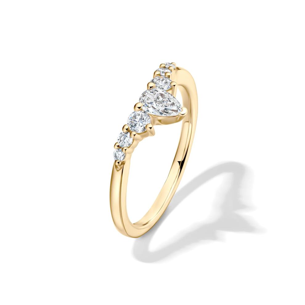 Lab Grown Diamond Chevron Contour Band in 14K Yellow Gold (1/2 ct. tw.) – Image 4 of 5