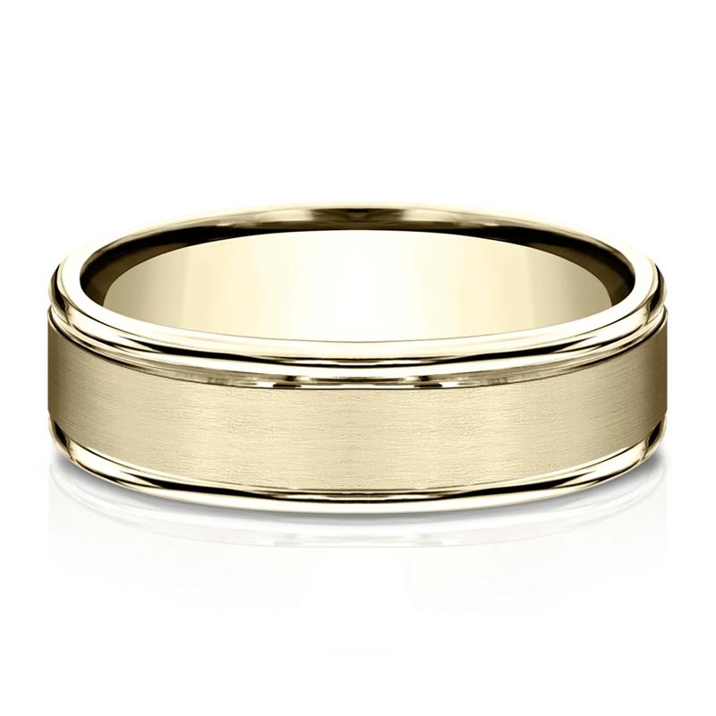 Men&#39;s Comfort Fit Band in 10K Yellow Gold, 6MM – Image 1 of 3