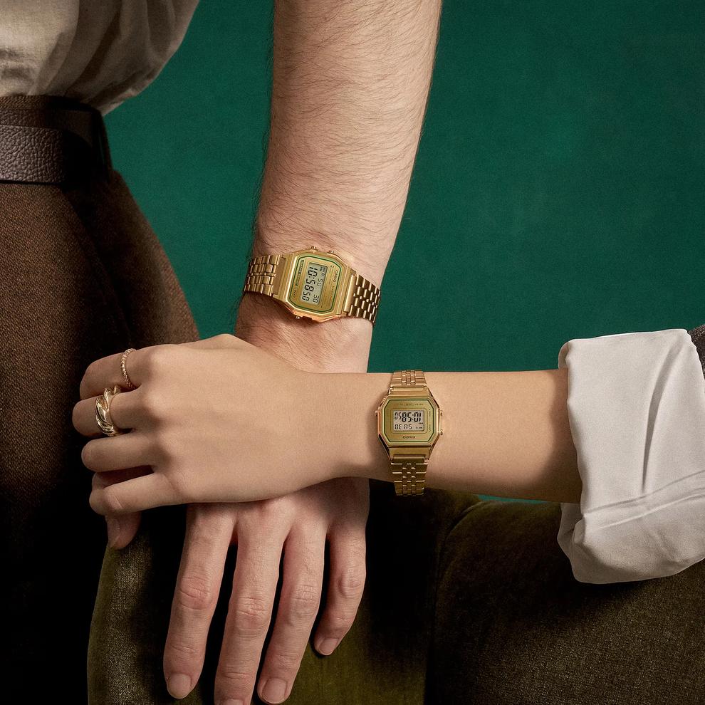 Vintage Watch in Gold-Tone Ion Plated Stainless Steel – Image 4 of 6