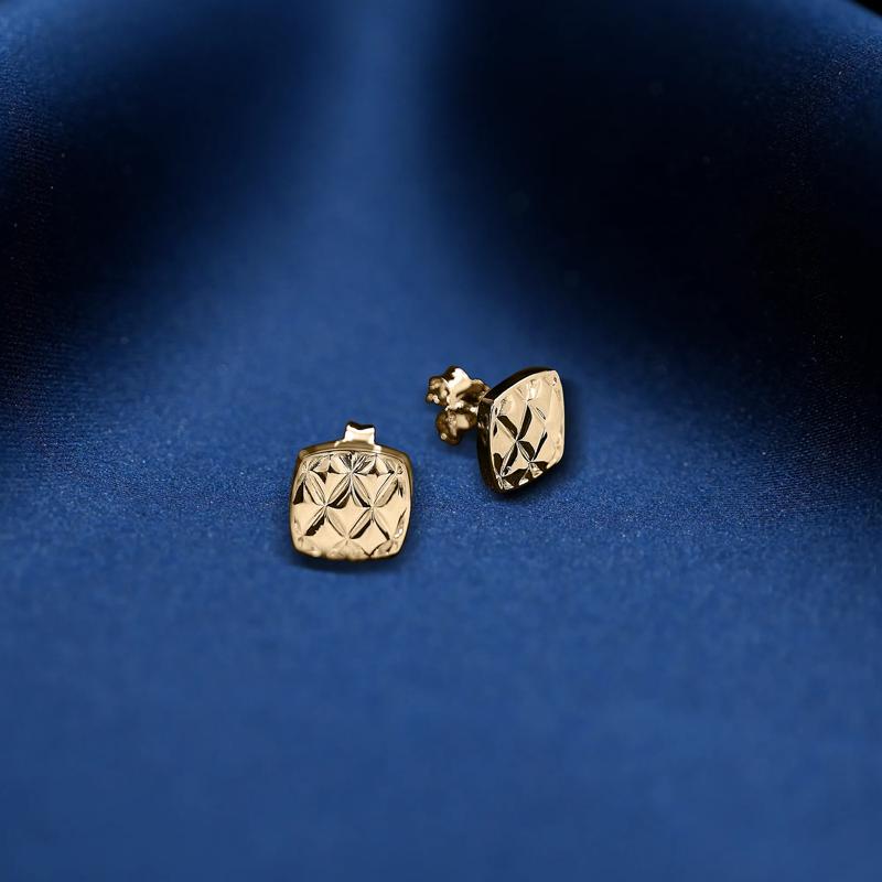 Cushion Quilt Stud Earrings in Vermeil, 9.6MM – Image 2 of 3