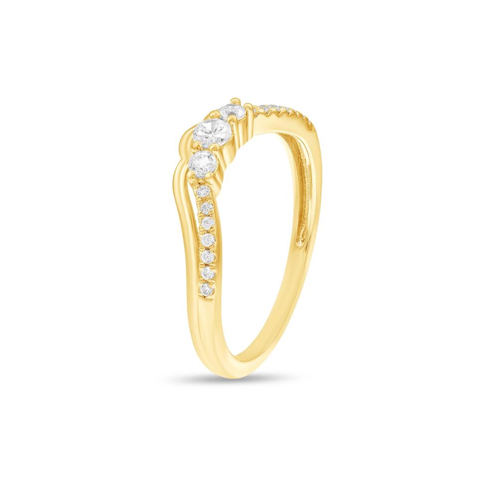 Diamond Three-Stone Center Contour Band in 10K Yellow Gold (1/4 ct. tw.) – Image 4 of 4
