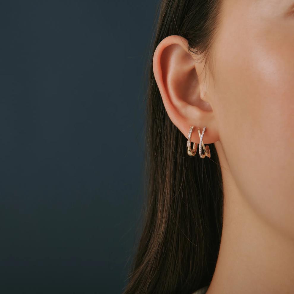 Diamond Open Huggie Hoop 'X' Earrings in 14K Yellow Gold (1/7 ct. tw.) – Image 2 of 3