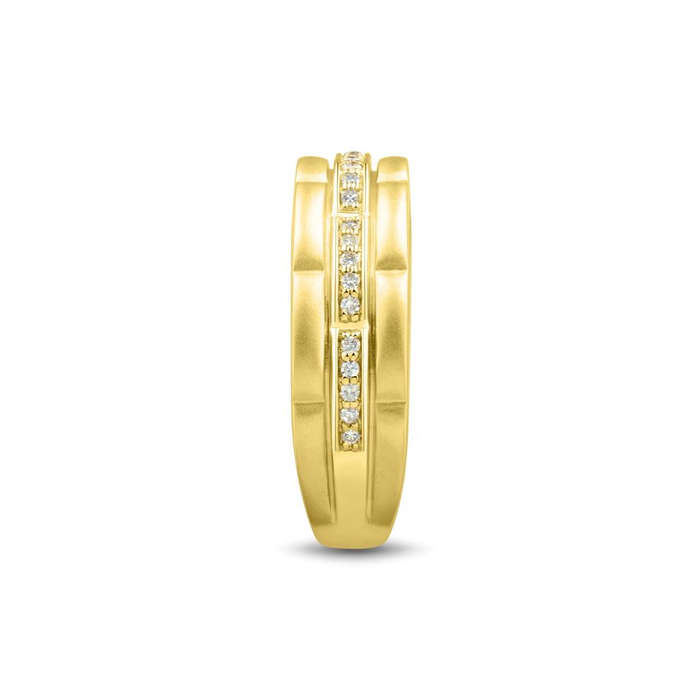 Men&rsquo;s Diamond Wedding Band in 10K Yellow Gold (1/5 ct. tw.)  – Image 3 of 3
