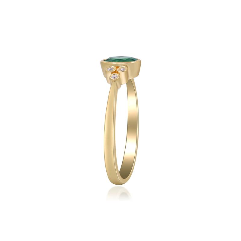 Emerald Oval &amp; Diamond Accent Bezel Cluster Ring in 10K Yellow Gold – Image 4 of 5