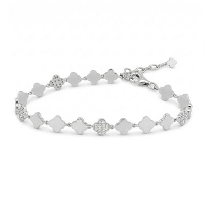 Diamond Clover-Shaped Link Bracelet in Sterling Silver (1/4 ct. tw.)