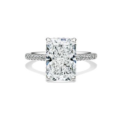 Lab Grown Radiant-Cut Engagement Ring in 14K Gold