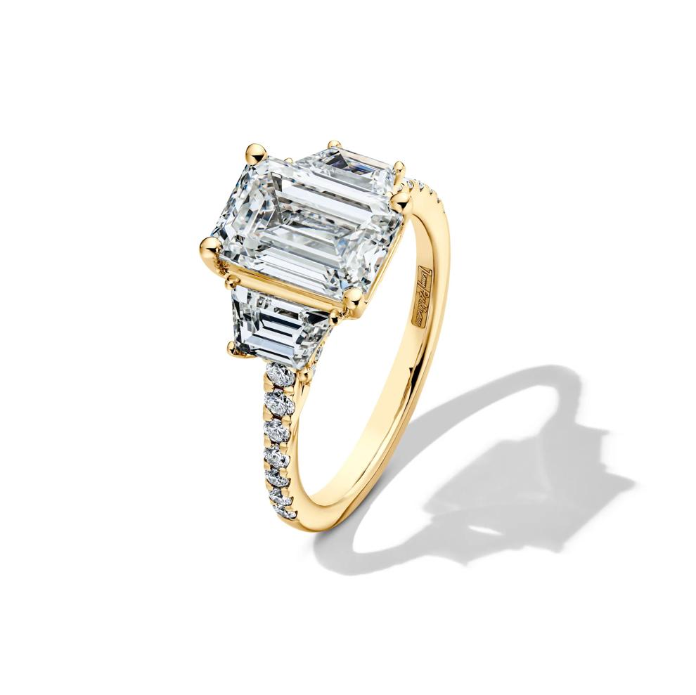 Jane Lab Grown Diamond Emerald-Cut Engagement Ring in 18K Yellow Gold (4 1/2 ct. tw.) – Image 4 of 4
