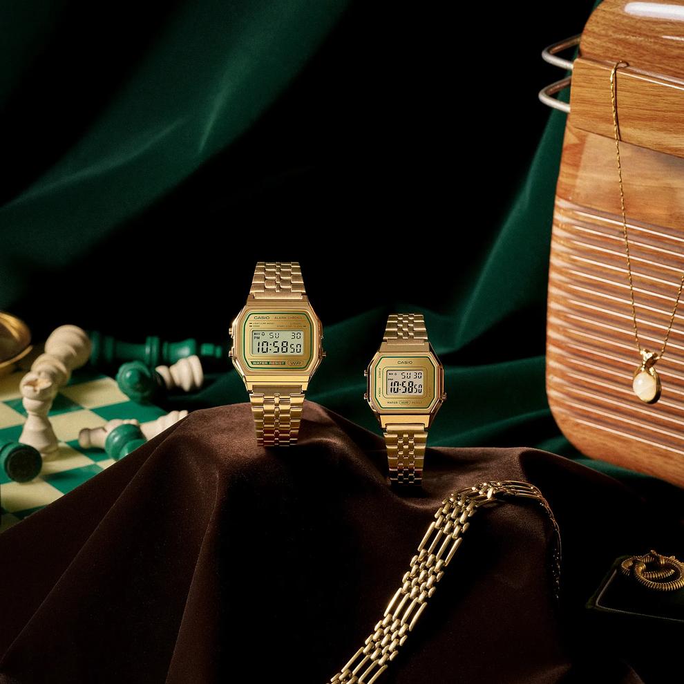 Vintage Watch in Gold-Tone Ion Plated Stainless Steel – Image 6 of 6