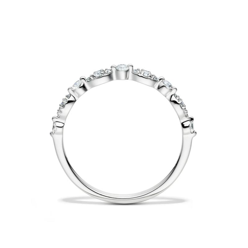 Scalloped Diamond Anniversary Band in 10K white Gold &#40;1/4 ct. tw.&#41; – Image 2 of 4