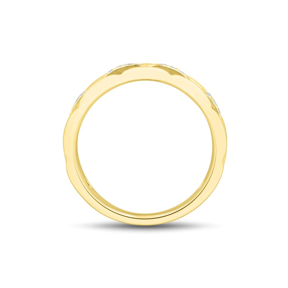 Men&rsquo;s Diamond Wedding Band in 10K Yellow Gold (1/5 ct. tw.)  – Image 2 of 3