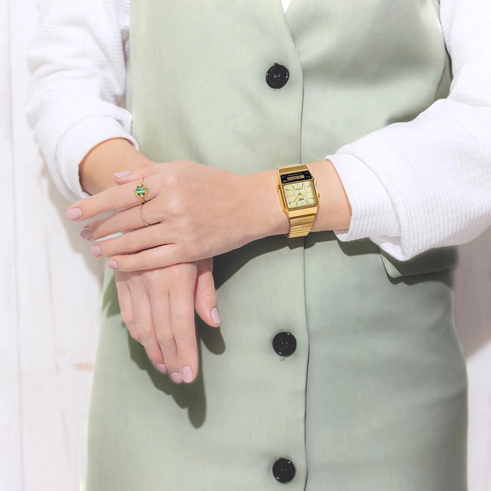 Vintage Watch in Gold-Tone Ion Plated Stainless Steel – Image 4 of 4