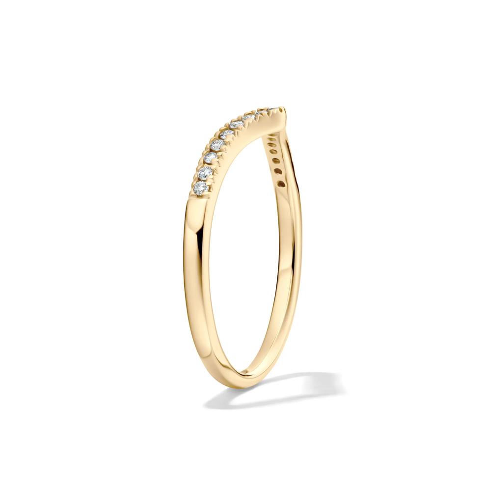Chevron Wedding Band with Pav&eacute; Diamonds in 10K Yellow Gold (1/10 ct. tw.) – Image 3 of 4