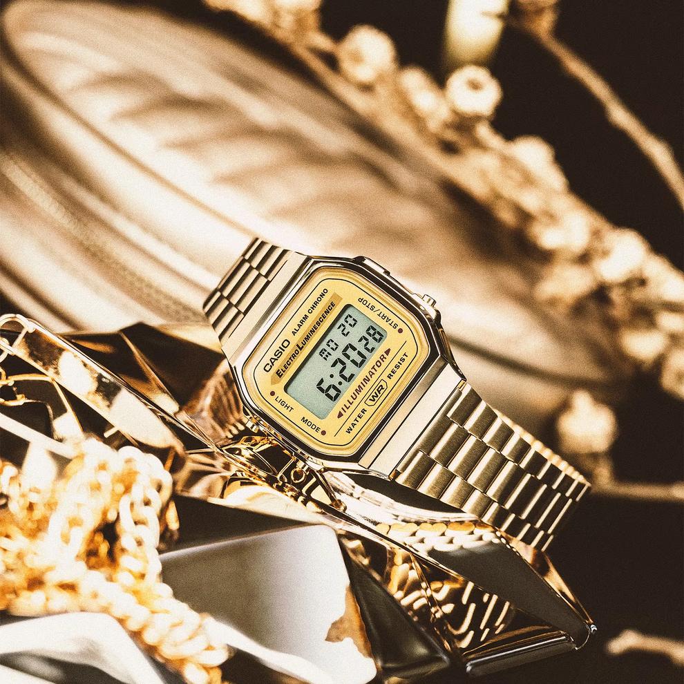 Vintage Watch in Gold-Tone Ion Plated Stainless Steel – Image 2 of 2