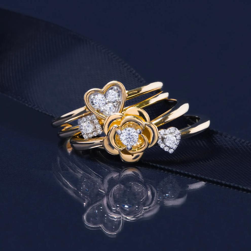 Diamond Flower Ring in 14K Yellow Gold (1/10 ct. tw.) – Image 7 of 7