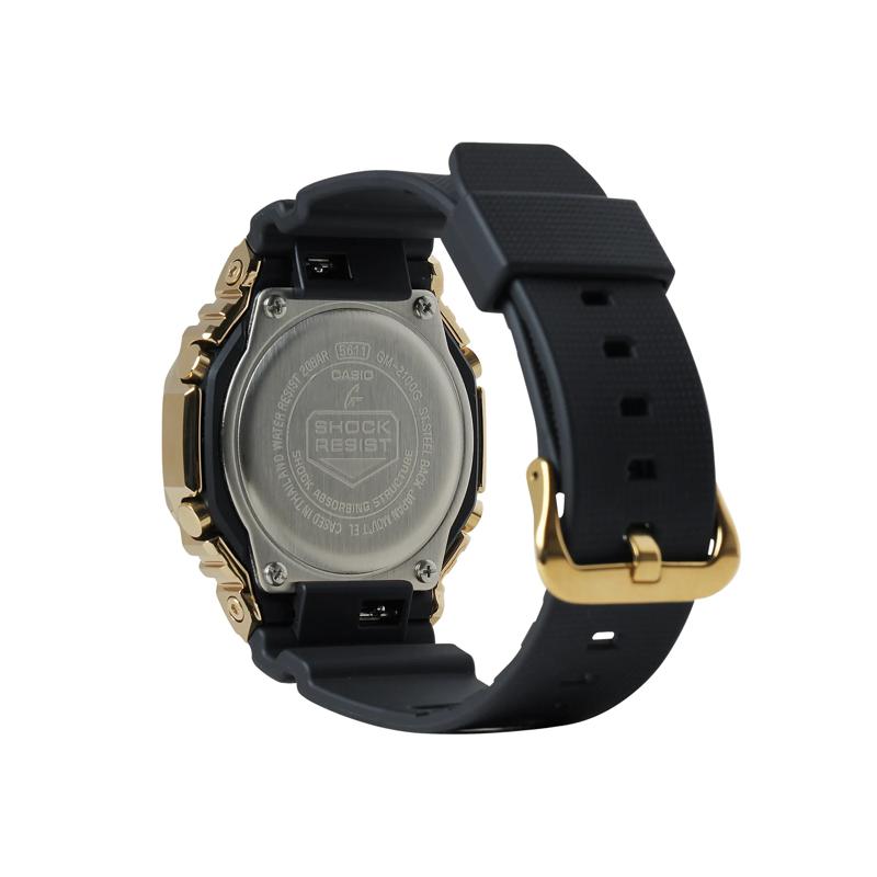 Men&rsquo;s 2100-Series Watch in Black Resin and Yellow Gold-Tone Stainless Steel – Image 3 of 3
