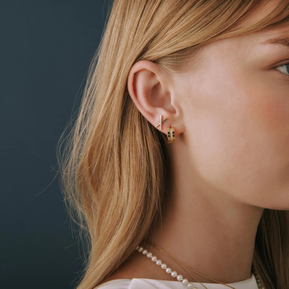 Diamond Vertical-Row Ribbed Hoop Earrings in Vermeil, 17MM (1/10 ct. tw.) – Image 2 of 3