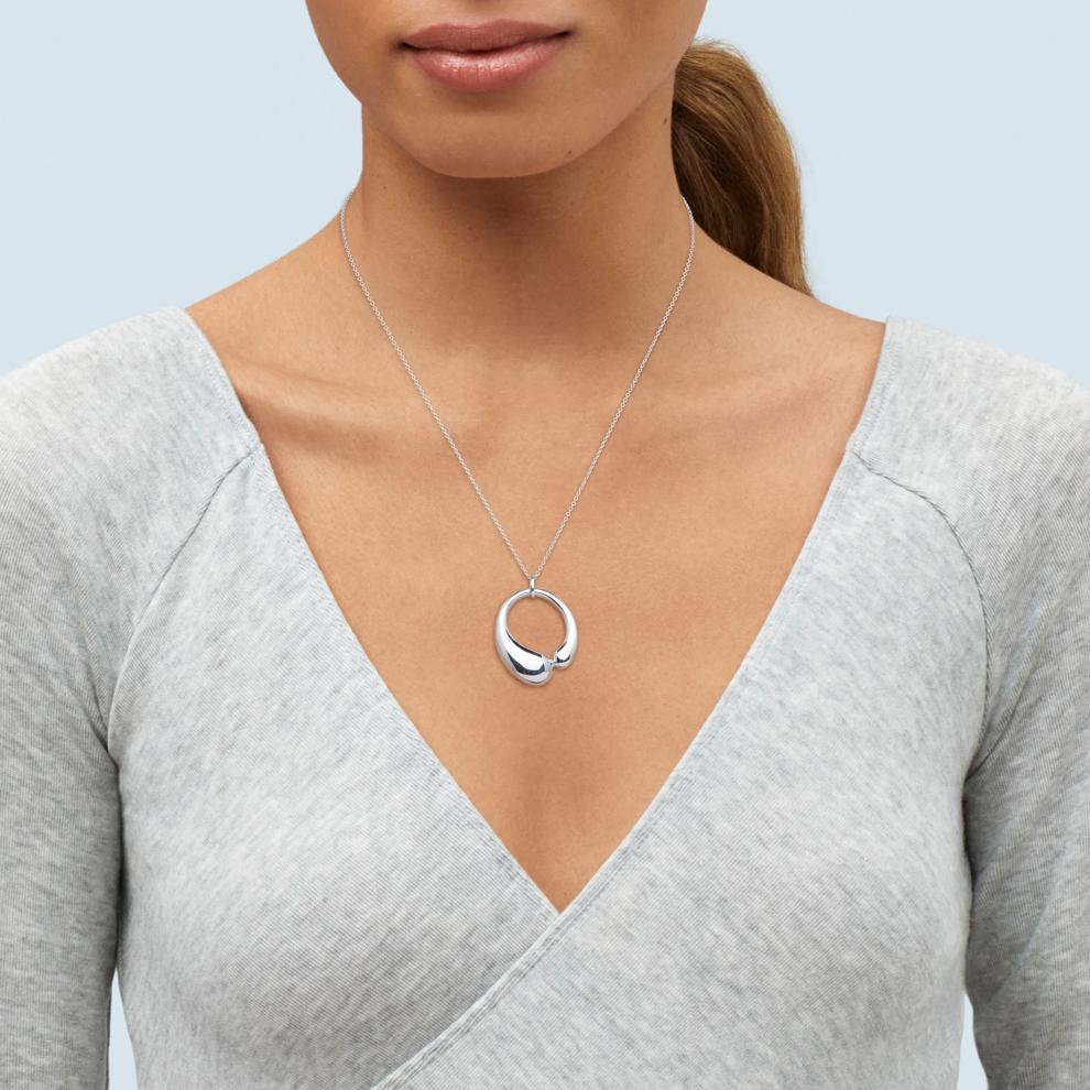 Graduated Oval Pendant in Sterling Silver – Image 4 of 4